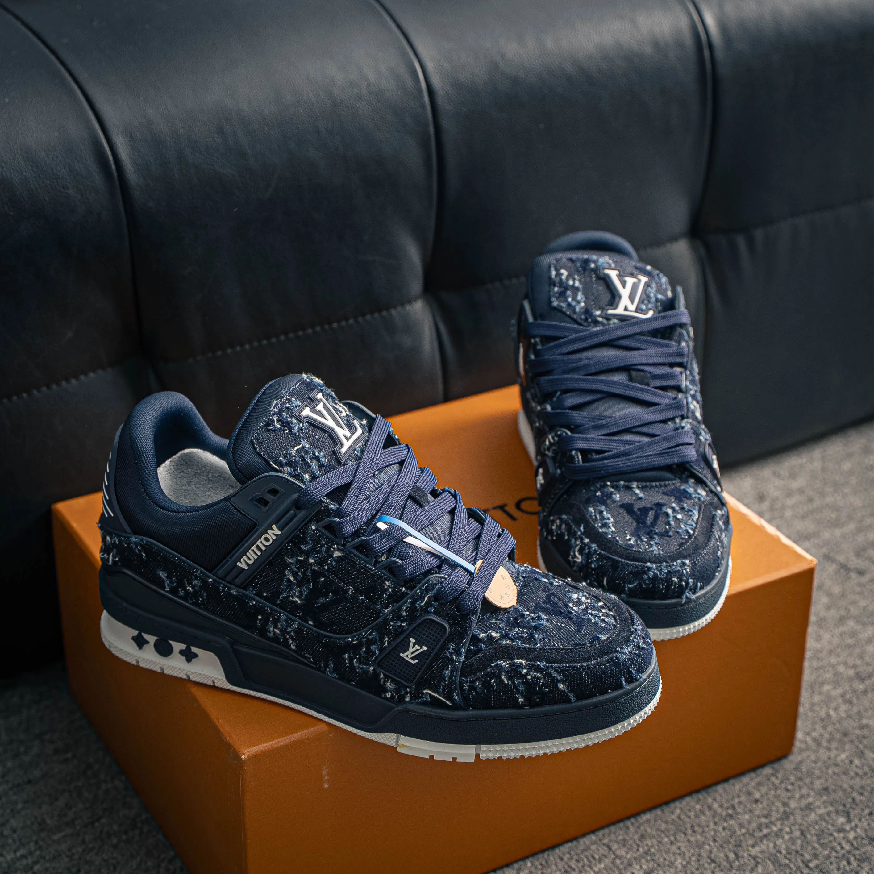 # LV- - trainer 2026 New Arrival 1：1 ！！ Shoes Cowhide Leather ， LOGO ， Breathable ， 。